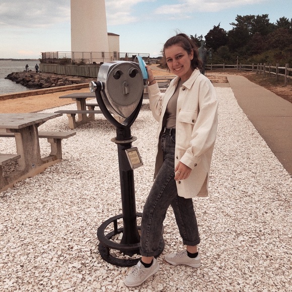 Meet your Posher, Danielle - Picture 2 of 3